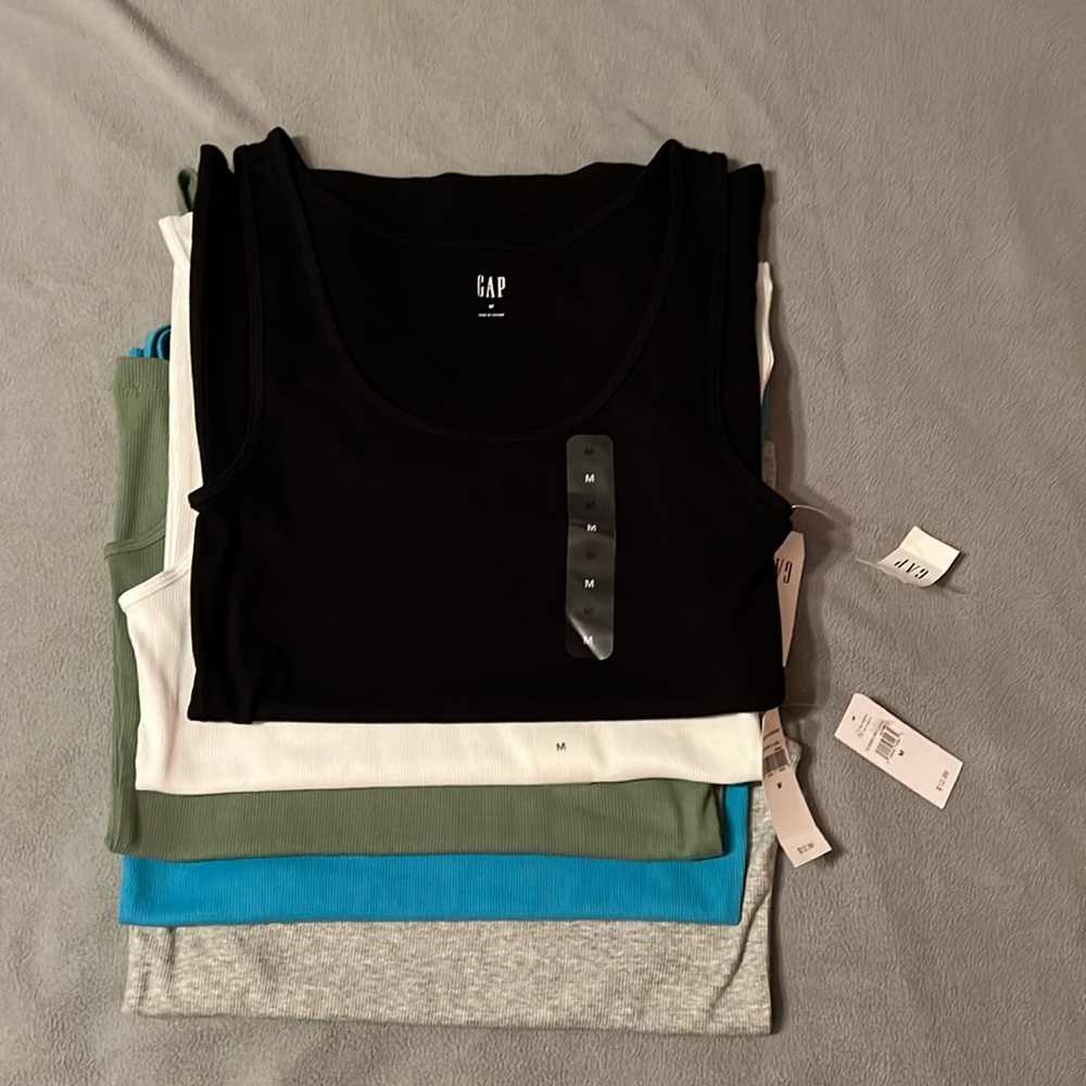GAP Women’s Size M Ribbed Knit Tank Tops - Set of 5